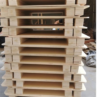 Plywood sou palèt